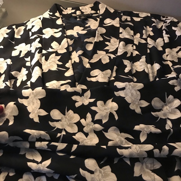 Faux wrap blouse - Picture 2 of 2